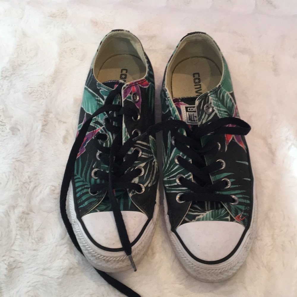 Jungle print converse